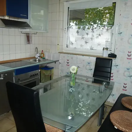 Cosy 3 Whg Incl Grosser Wohnkueche, Smart Tv, Wlan, Eutelsat & Astra Satelliten Tv, Viele Parkplaetze Vorhanden, Langzeitmiete Flörsheim am Main