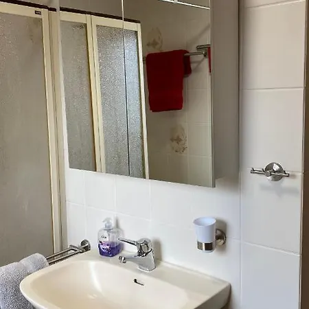 Cosy 3 Whg Incl Grosser Wohnkueche, Smart Tv, Wlan, Eutelsat & Astra Satelliten Tv, Viele Parkplaetze Vorhanden, Langzeitmiete