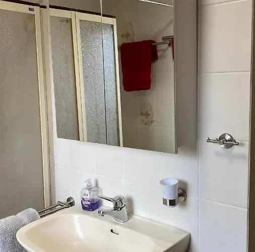 Cosy 3 Whg Incl Grosser Wohnkueche, Smart Tv, Wlan, Eutelsat & Astra Satelliten Tv, Viele Parkplaetze Vorhanden, Langzeitmiete