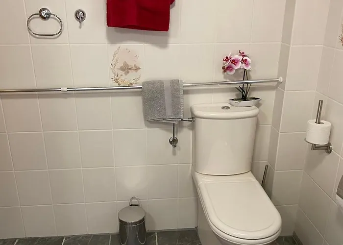 Cosy 3 Whg Incl Grosser Wohnkueche, Smart Tv, Wlan, Eutelsat & Astra Satelliten Tv, Viele Parkplaetze Vorhanden, Langzeitmiete