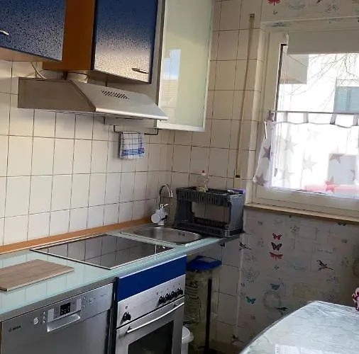 別荘 Cosy 3 Whg Incl Grosser Wohnkueche, Smart Tv, Wlan, Eutelsat & Astra Satelliten Tv, Viele Parkplaetze Vorhanden, Langzeitmiete